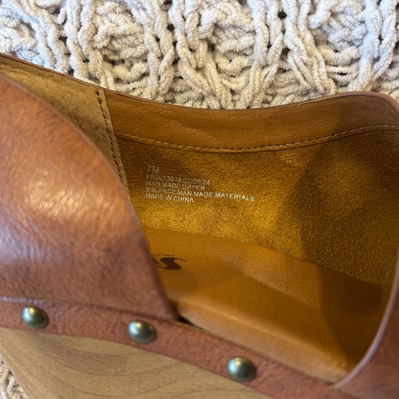 Korks Clogs - never worn (7 women’s) - Picture 4 of 8